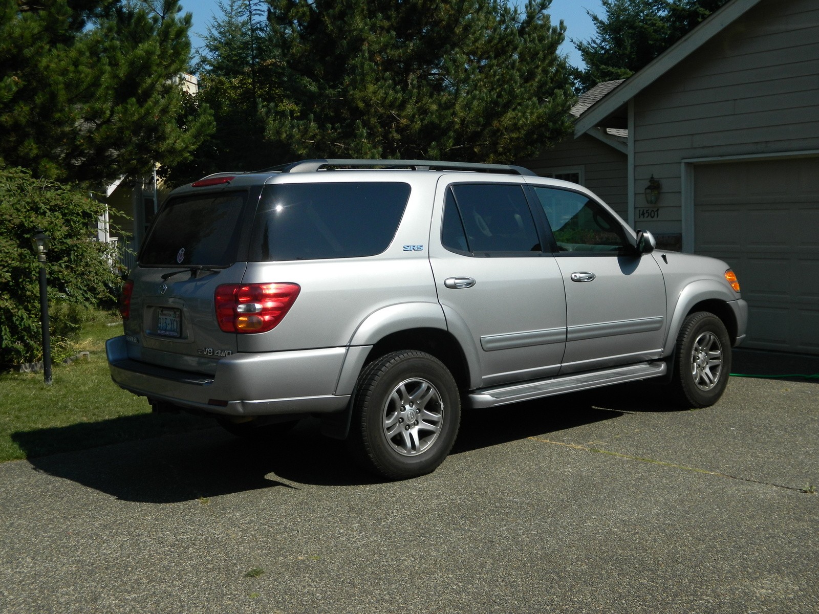 2004 TOYOTA SEQUOIA SR5